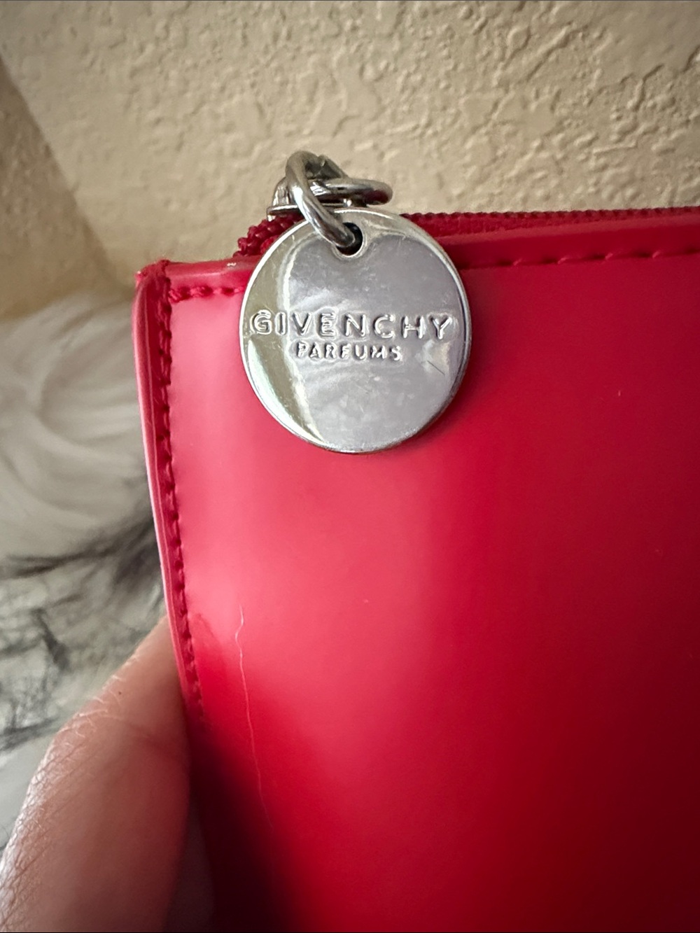 Givenchy parfums Bright Red Faux Leather Cosmetic Pouch & Marie Claire eyeliner - Picture 3 of 11